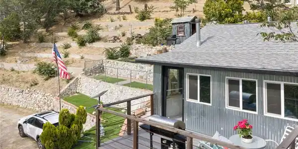 17601 Lone Pine