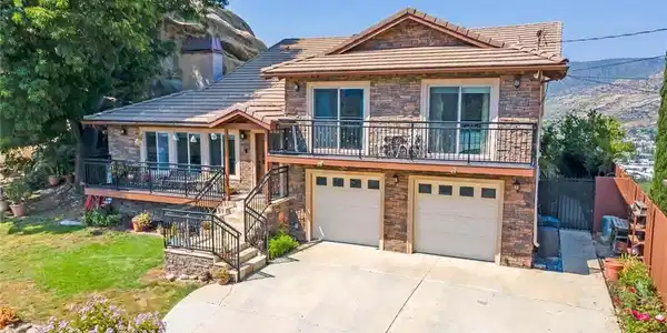 956 Crown Hill
