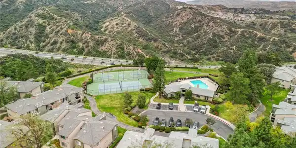 2588 Avenida Del Vista