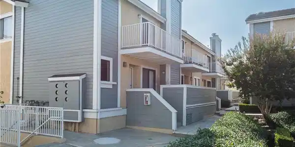 1812 Huntington Drive
