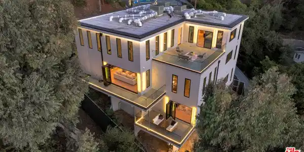 7966 Mulholland Drive