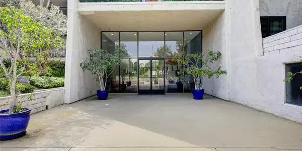 1401 Valley View