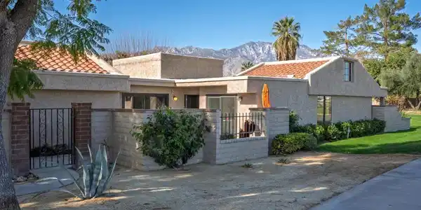 2821 Calle Arandas