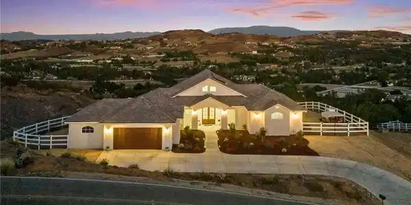 38566 Vista Del Bosque
