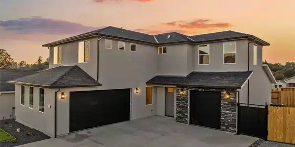 5 Moonbeam Court
