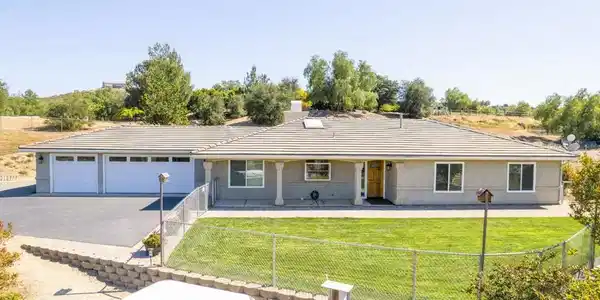 27611 Kiavo Dr