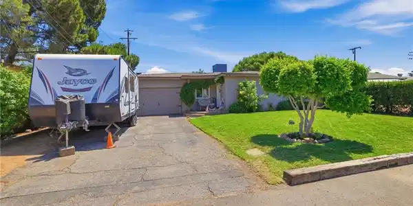 472 Laraine