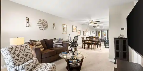 2810 N Arcadia