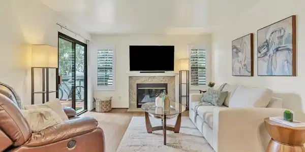 14942 Avenida Venusto