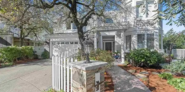 5199 Parkridge Dr