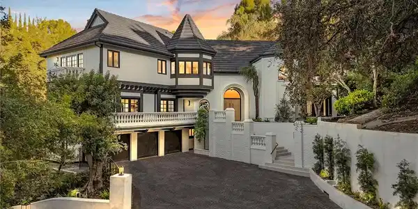 4437 Balboa