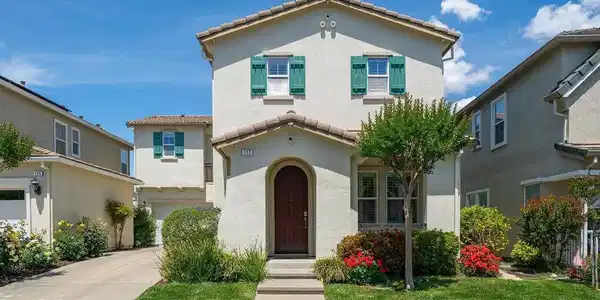 122 Center Ct