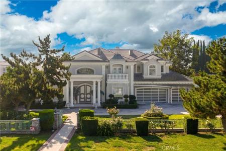 220 W Lemon Ave
