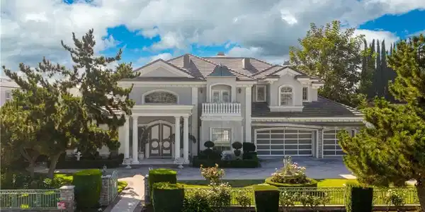 220 W Lemon Ave