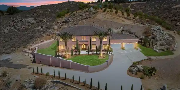 17190 Small Canyon Ln