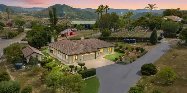 4323 Rainbow Vista