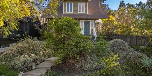 6518 Short Way