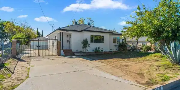 2757 W Rialto
