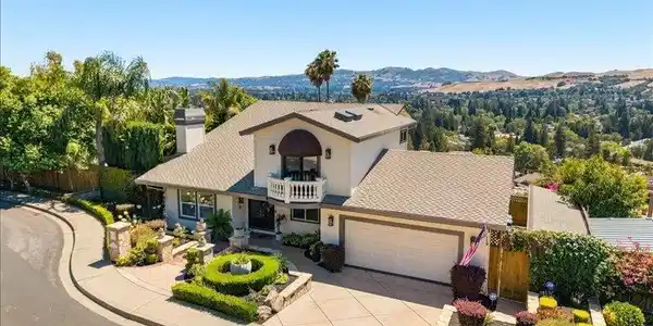 385 Paraiso Dr