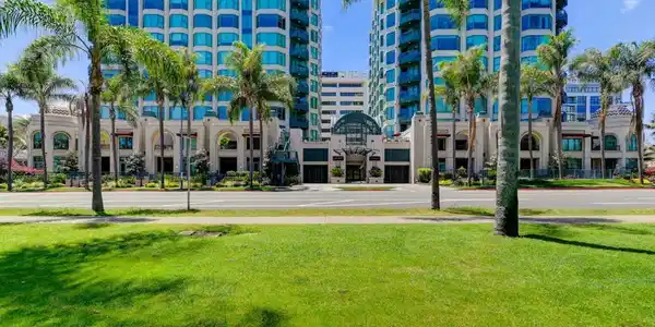 2500 6Th Ave