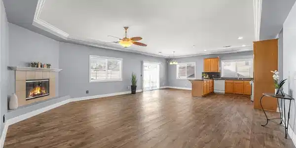 12929 Danbury