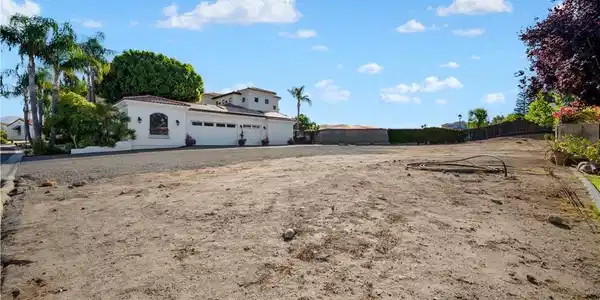 14931 Colonia De Las Rosas