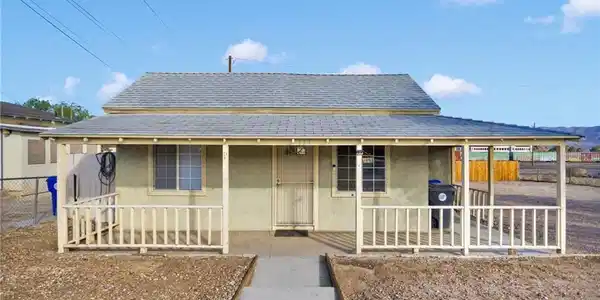 113 E Cottage