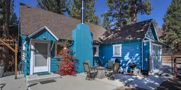 592 Douglas Street