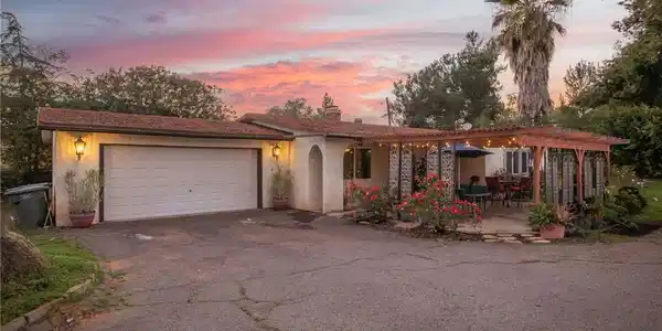 632 E 8th