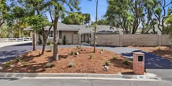 7831 Live Oak Drive