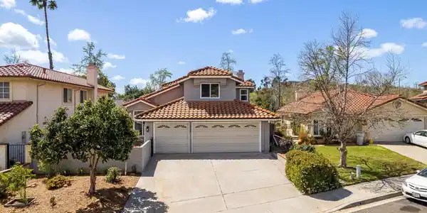 596 Shadywood