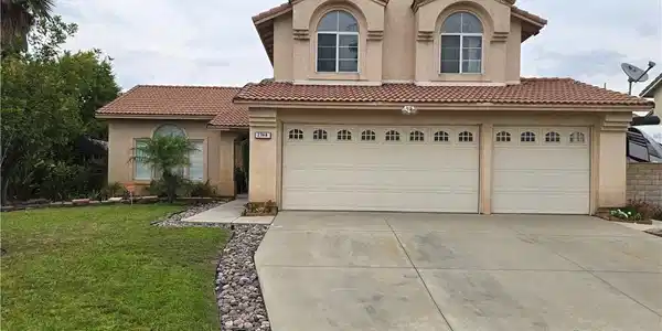 2768 W Buena Vista