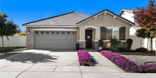 826 Avenida Del Rio
