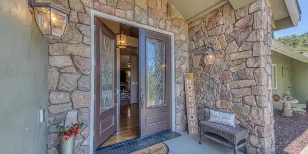 32 Crazy Horse Canyon Road