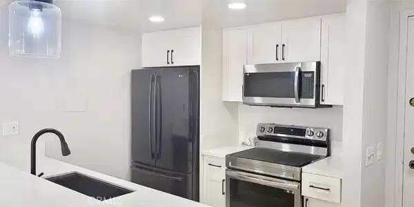 1745 Camino Palmero