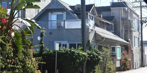 10 30th Avenue