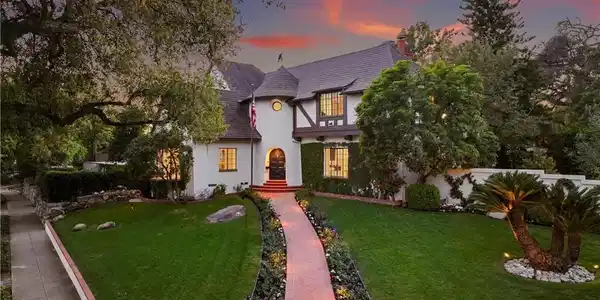 2494 Glen Canyon Road