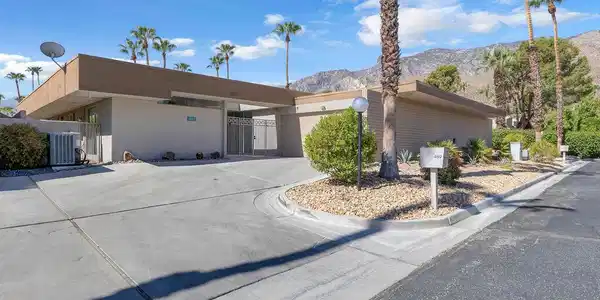 469 E Mariposa Drive