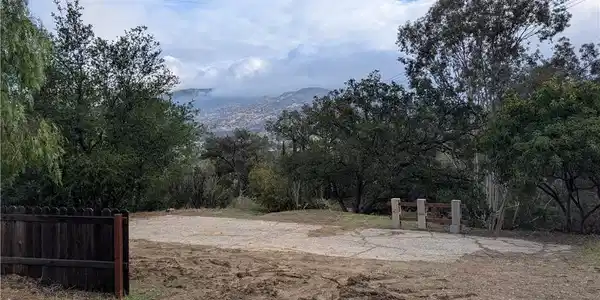 1087 LOMA Lane