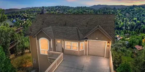 1015 Marin