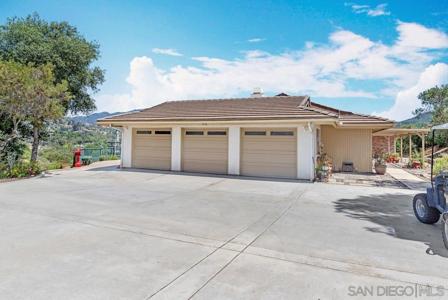 3176 Via Viejas