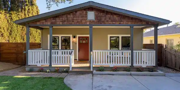915 E Matilija Street