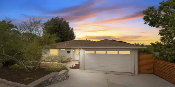 310 Bluff Wy