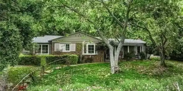 1835 Royal Oaks