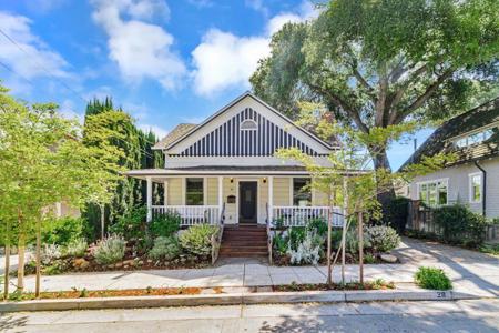 28 Bayview Avenue