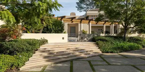 5320 Avenida Maravillas