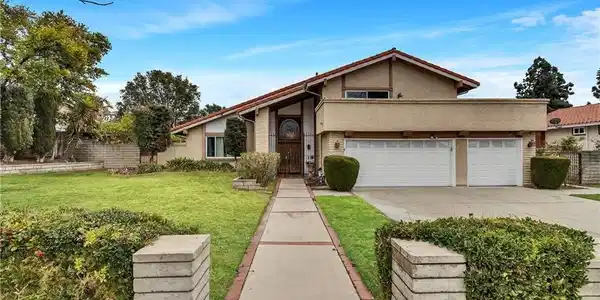 2112 N Vallejo Way
