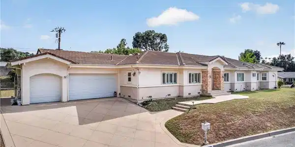3216 E Mobeck