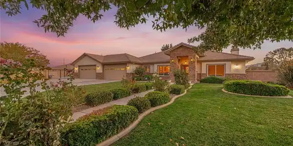 2534 Desert Rose Drive