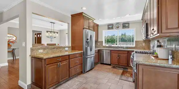 1827 Leo Ln